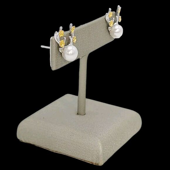 925 Sterling Silver Cultured Freshwater Pearl Stud Earrings Reindeer Shaped - Picture 6 of 7